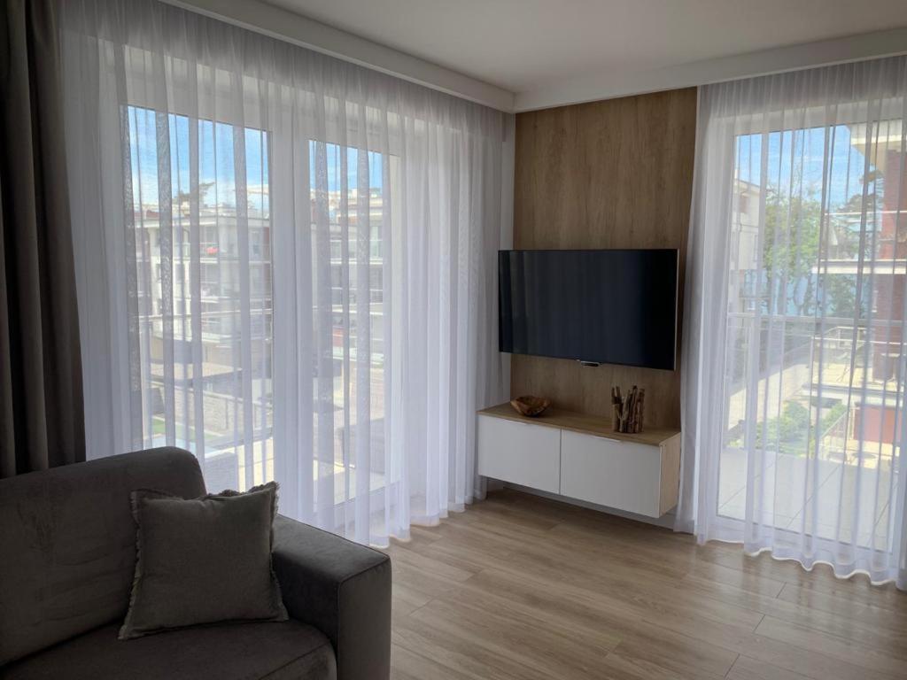 Apartament Nadmorski Z Basenem Klifowa Rewal Exterior photo